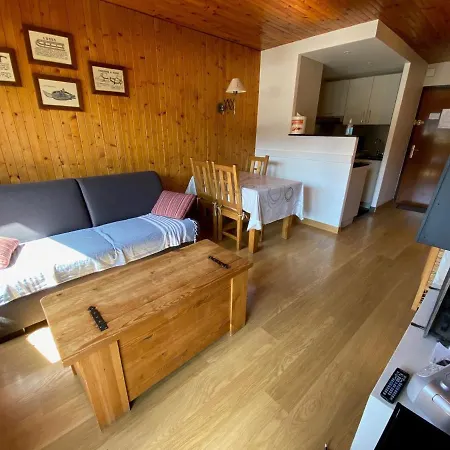 2 Pieces Au Centre Avec Cuisine Equipee Et Balcon - - Fr-1-459-116 *